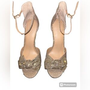 Women’s Naadira Bow Platform Sandal Shoe in Gold Glitter in a size 9.5